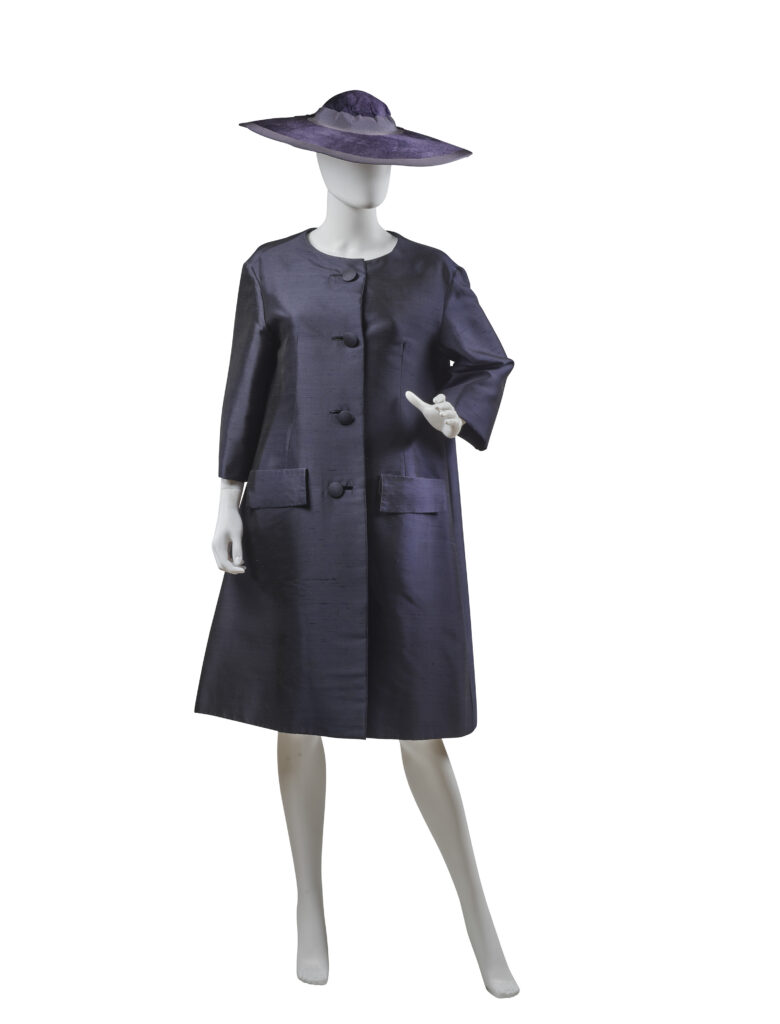 Dior, Robe manteau et capeline © Artcurial