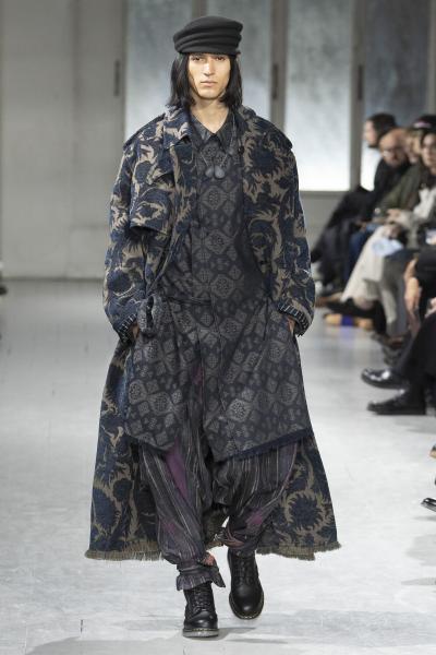 Yohji Yamamoto Automne-hiver 2022-2023 - Prêt-à-porter